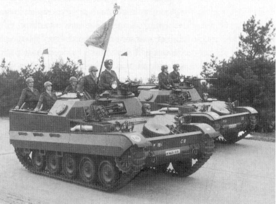 Vaandelwacht 16 Bataljon Limburgse Jagers met AMX-voertuigen